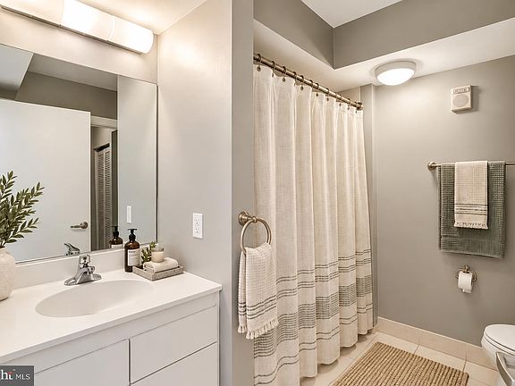 4th image of 1000 New Jersey Ave SE APT 515