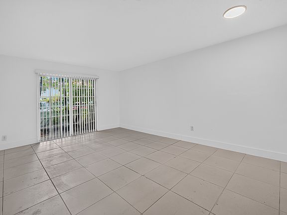 2nd image of 416 Santander Aveapt F