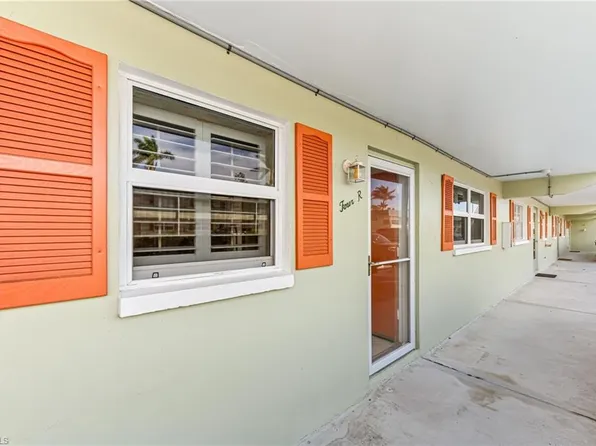 200 Valley Stream DR #C4, NAPLES, FL 34113