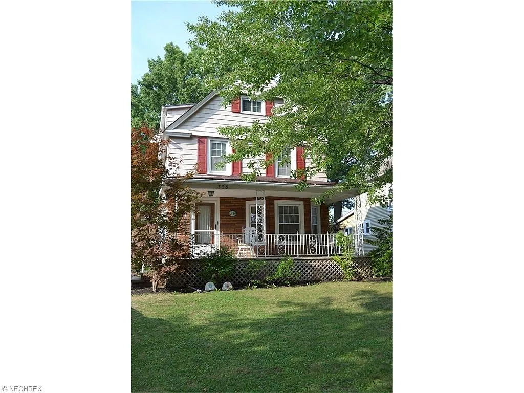 328 Kenyon Ave photo 1