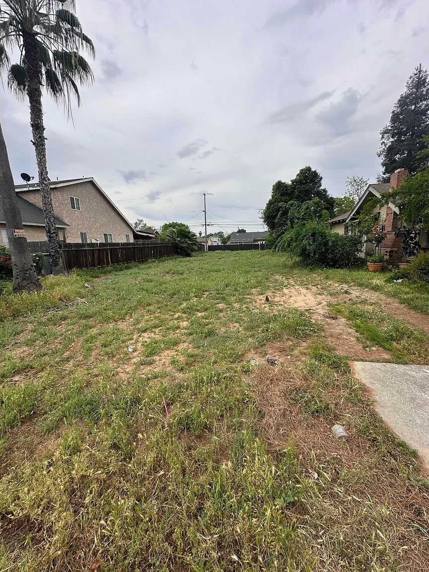 269 W Alluvial Avenue photo 1