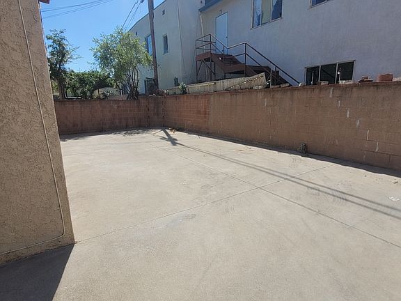 4th image of 932 Island Ave