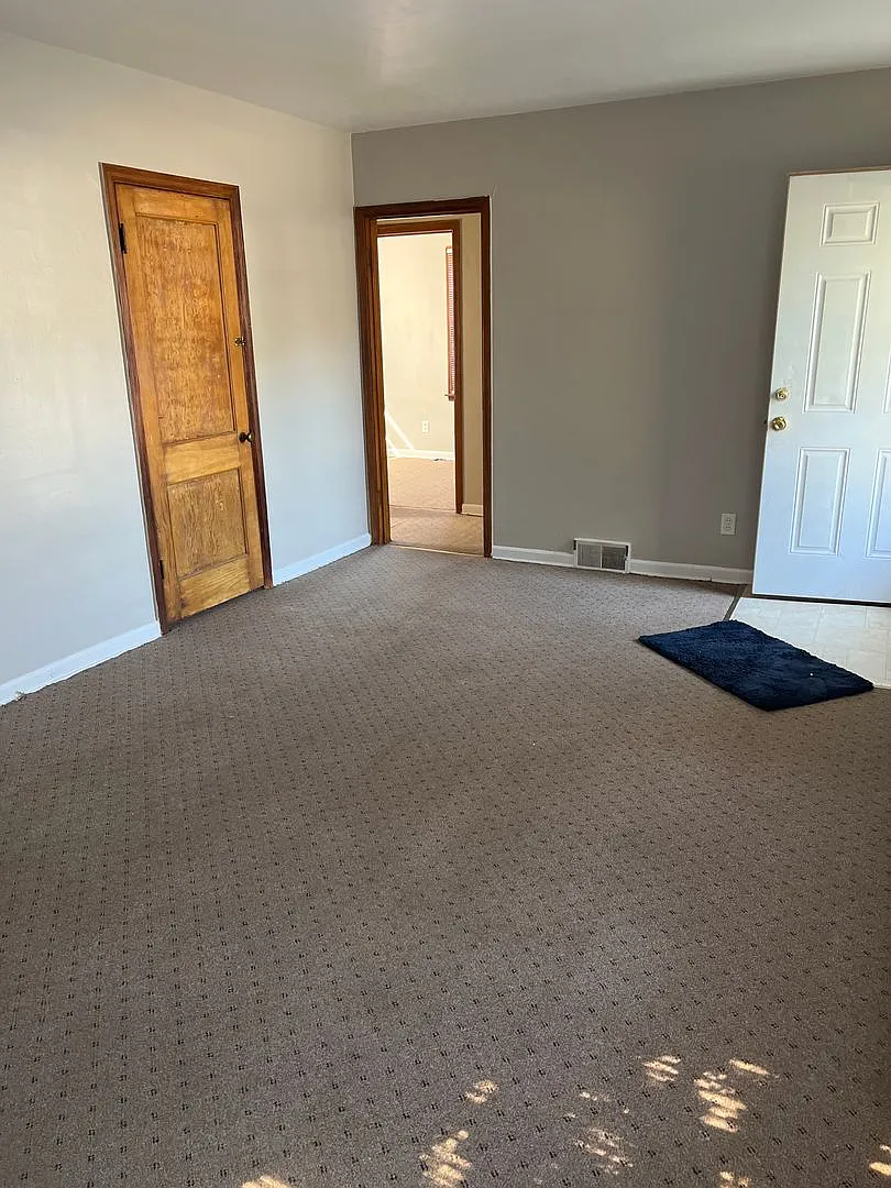 3328 Blackstone Ave — Photo 3