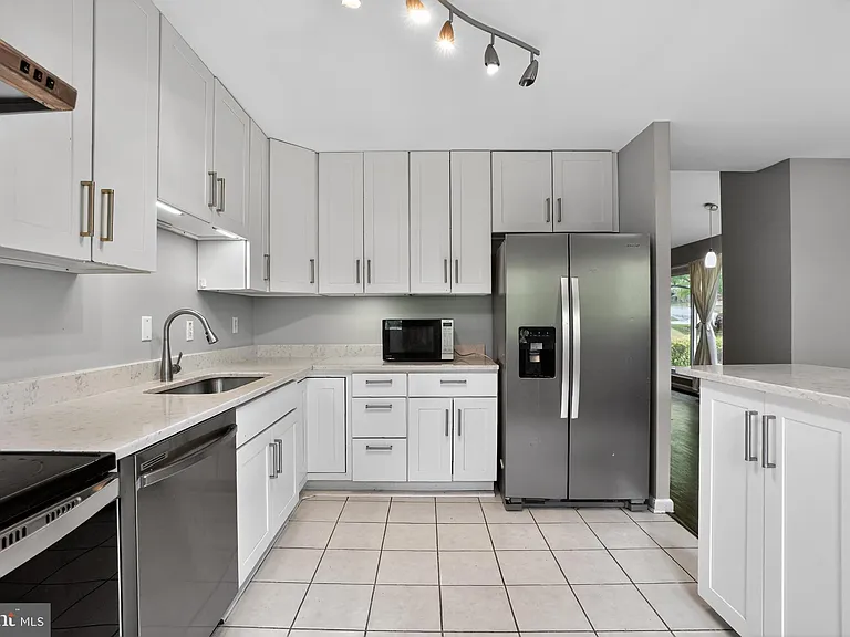9211 E Parkhill Dr — Photo 8