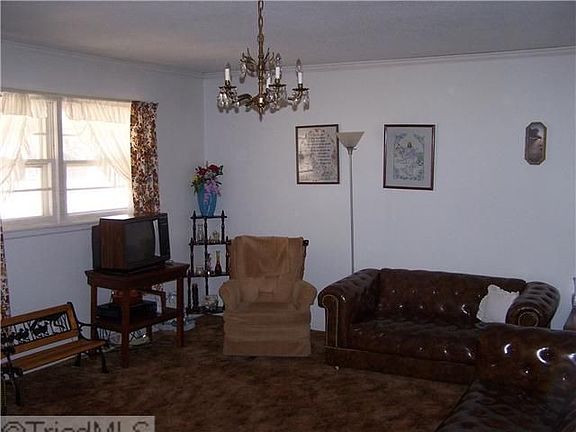 3rd image of 418 Springwood Ave