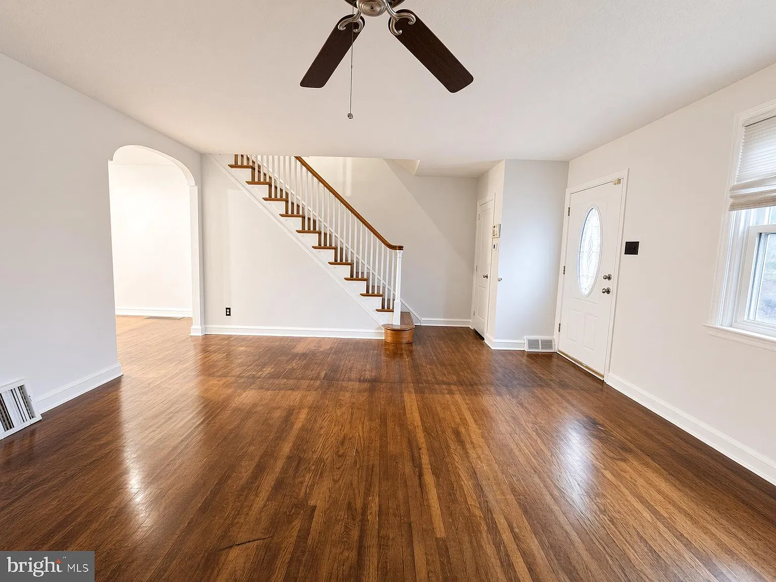 3 bed, 1.5 bath, 1332 sqft, $2,100 — Photo 3