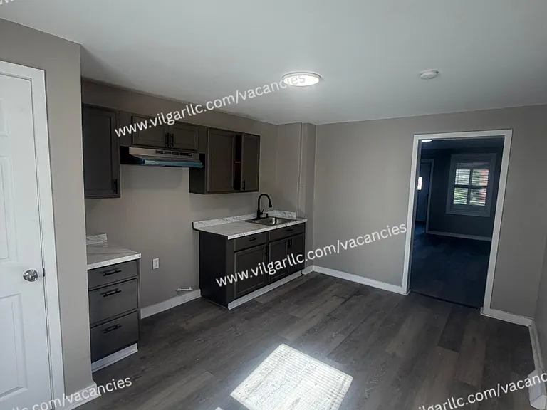 1712 Carolina St — Photo 4