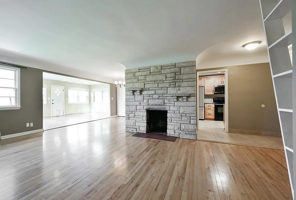 1018 S 114th St — Photo 3