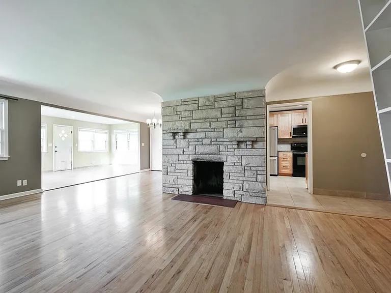 1018 S 114th St — Photo 3