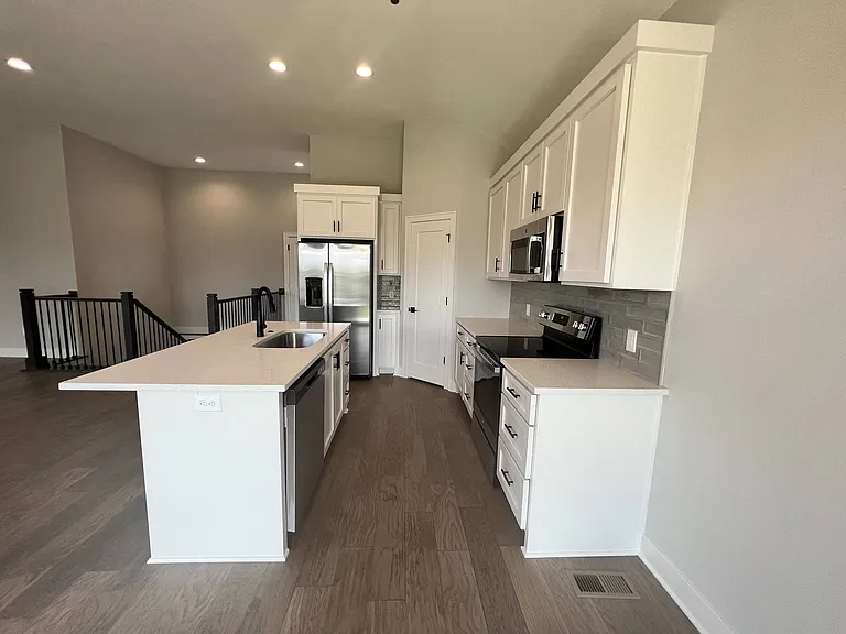 1299 SW Heartwood Dr — Photo 6