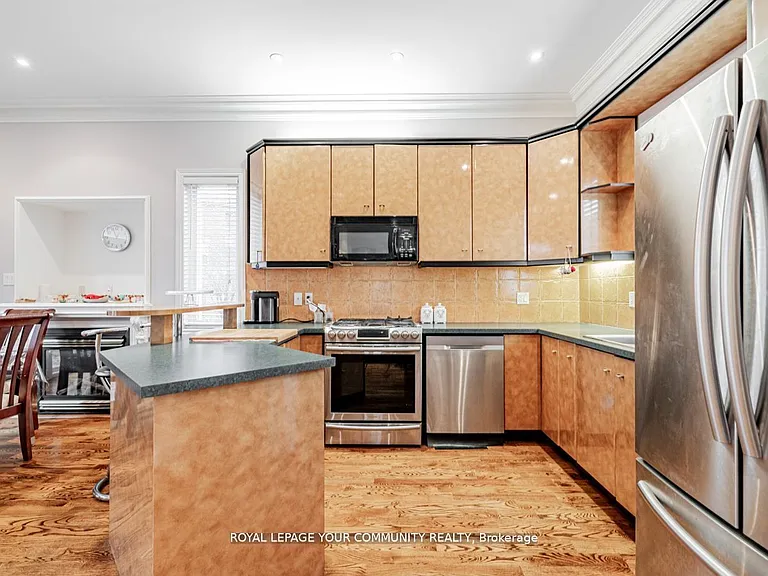 9 Robson Pl E — Photo 18