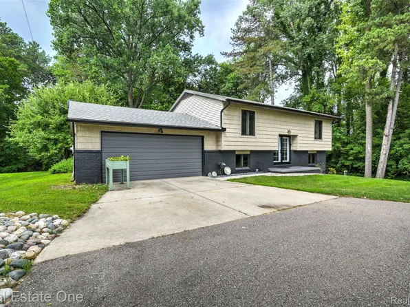 3956 S Sashabaw Rd, Clarkston, MI 48348