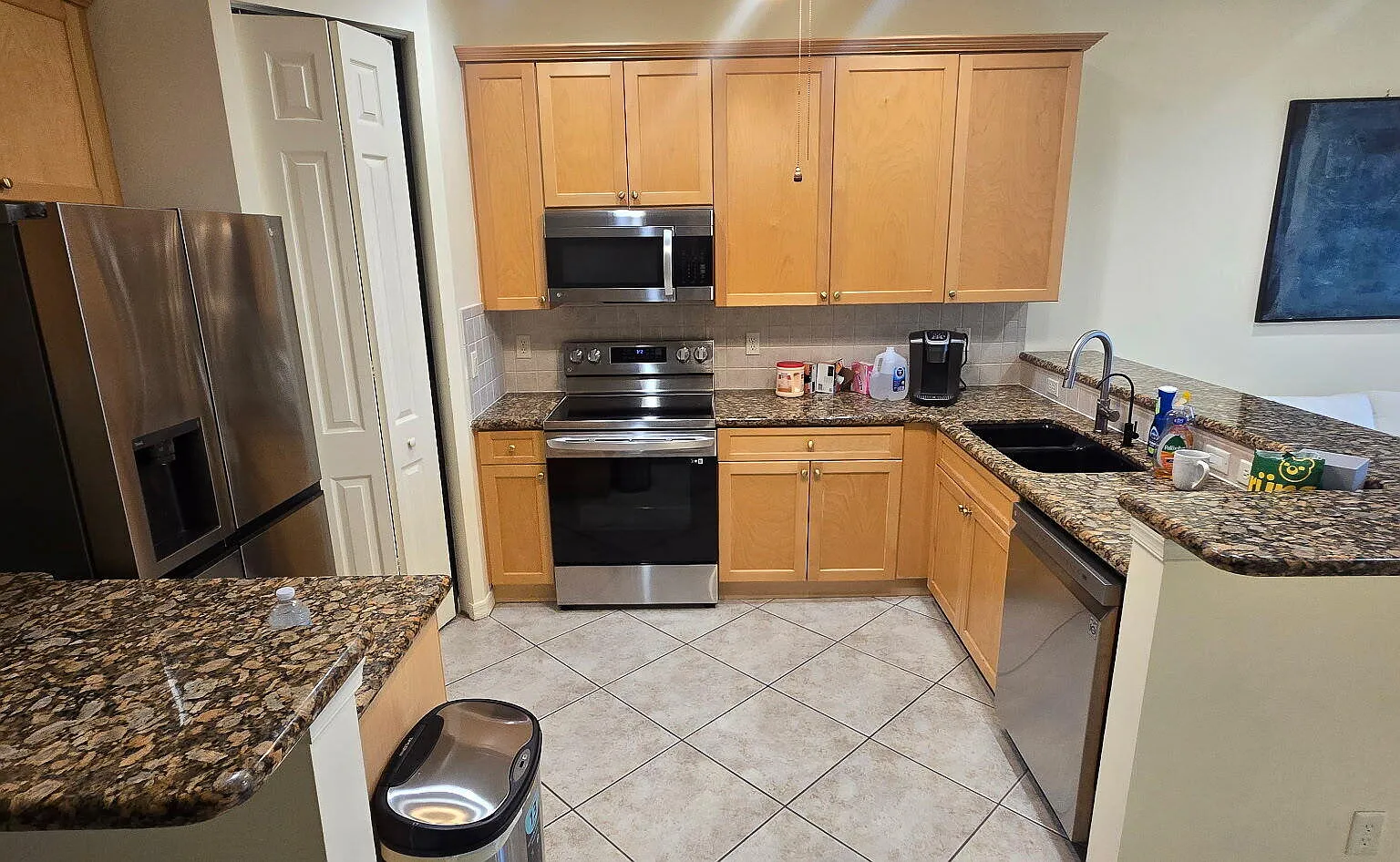 3 bed, 2.5 bath, 1955 sqft, $2,750 — Photo 2