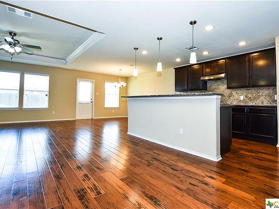 3rd image of 1309 Daffodil Dr