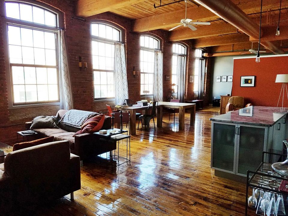 Open Floor Plan w/lots of natural light
