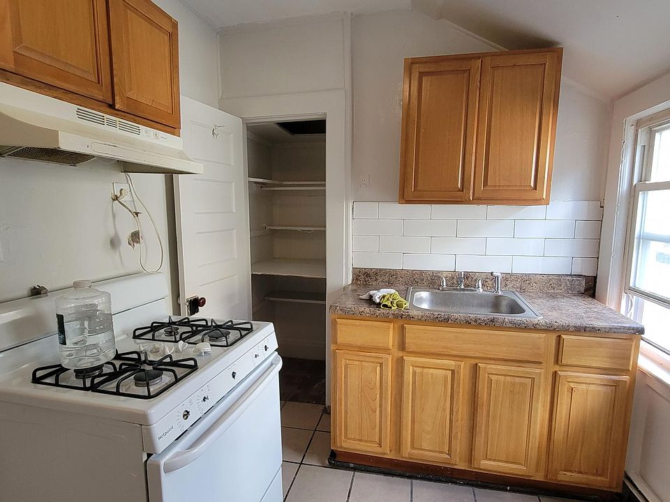 1st image of 36 Rhode Island Ave Floor 3