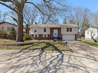 421 Stone River Rd, Belleville, IL 62221