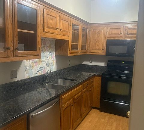 5th image of 130 Matthew Ln