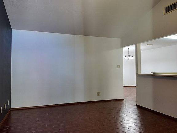 3rd image of 2129 Shadowbrook Cir