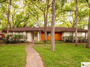 105 Burr Oak St, Seguin, TX 78155