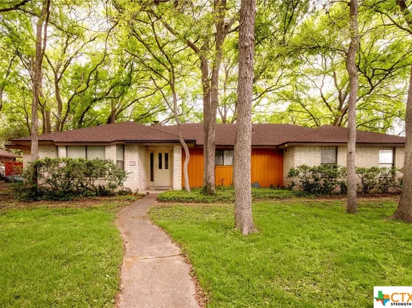 105 Burr Oak St, Seguin, TX 78155