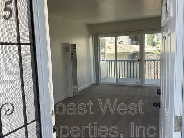 381 Oak Ave APT 5, Carlsbad, CA 92008