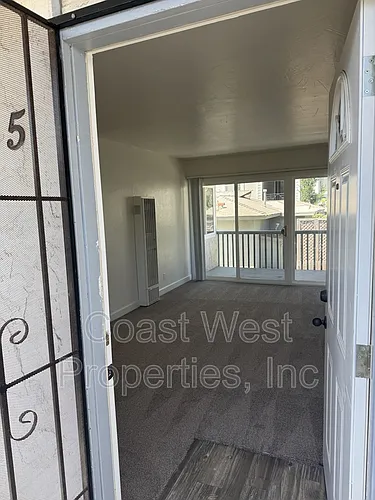 381 Oak Ave #5 Photo 1