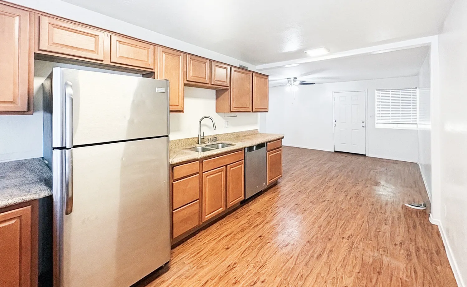 2 bed, 820 sqft, $1,295 — Photo 1