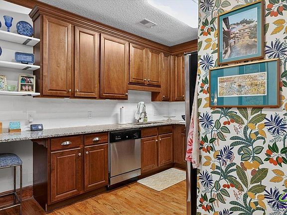 4th image of 175 Corbin Ave