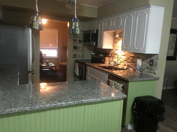 5th image of 402 N Yaupon St