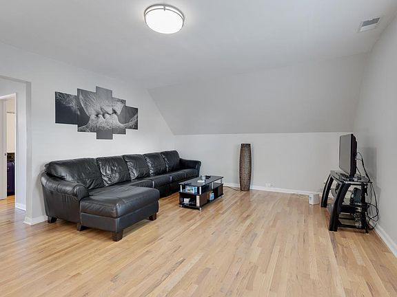 2nd image of 3328 W Eastwood Ave Floor 2