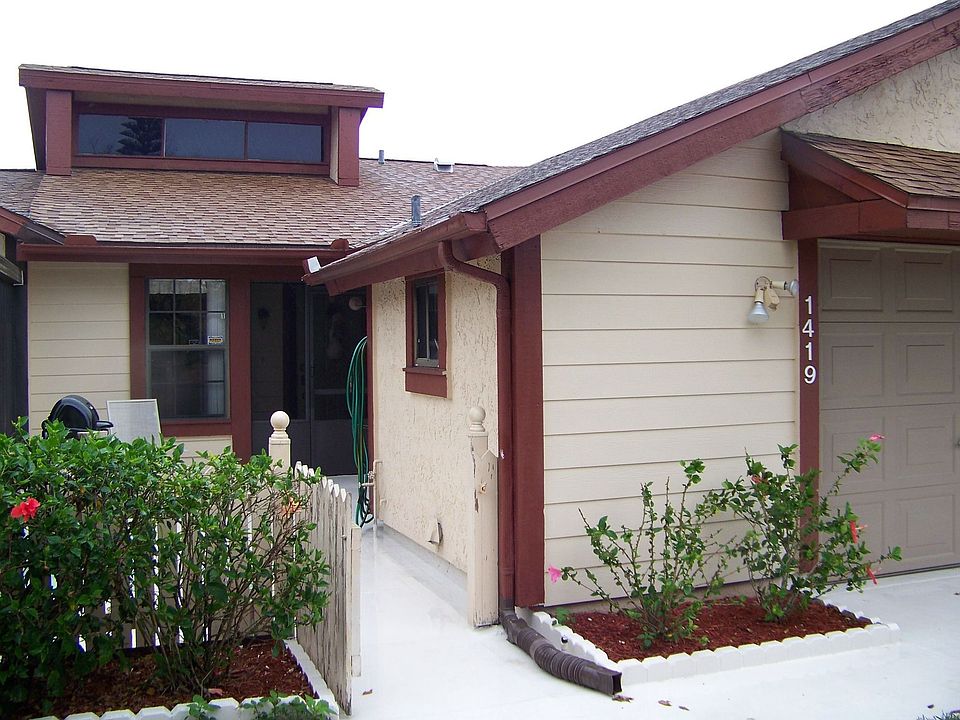 1st image of 1419 SE Colchester Cir