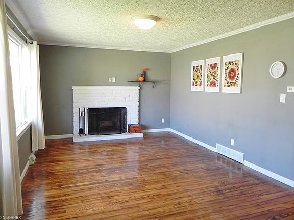 2nd image of 284 E 195th St