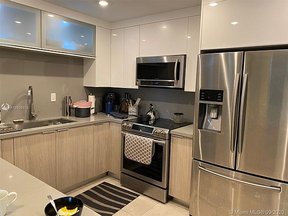 5th image of 2450 NE 135th St APT 109