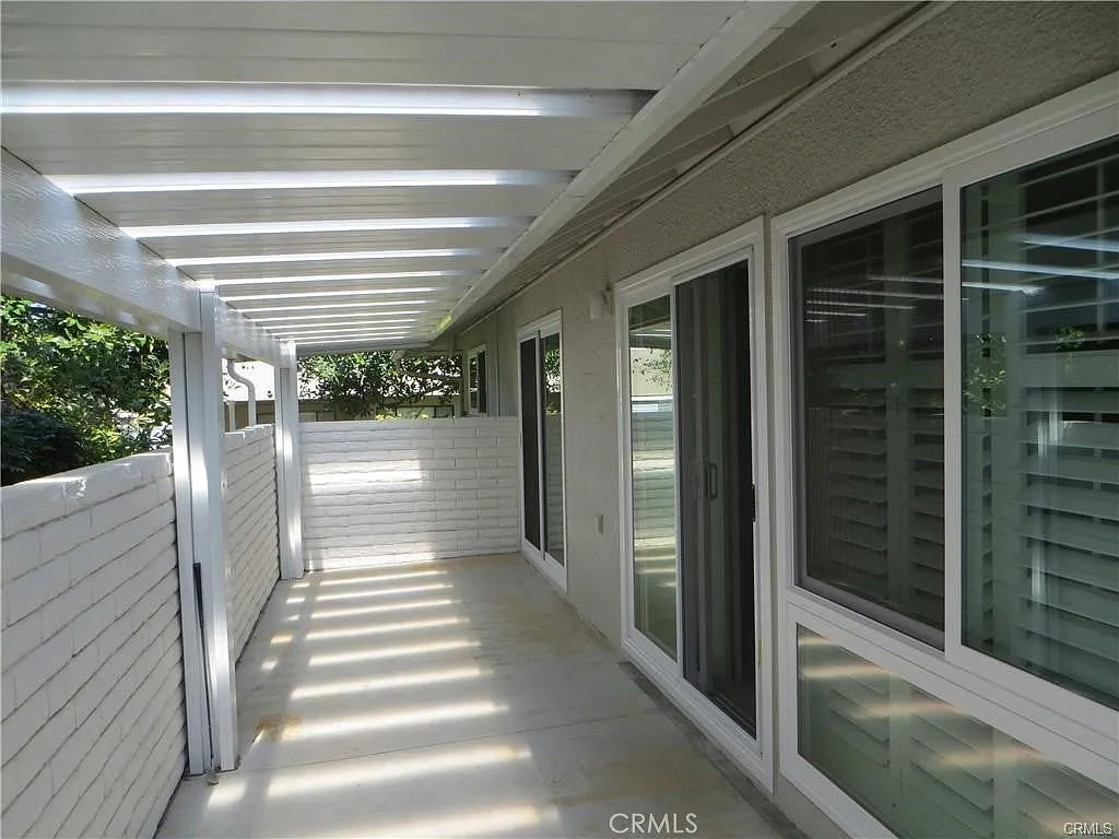 2 bed, 1010 sqft, $3,000 — Photo 2