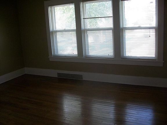 2nd image of 4807 1/2 Chicago St