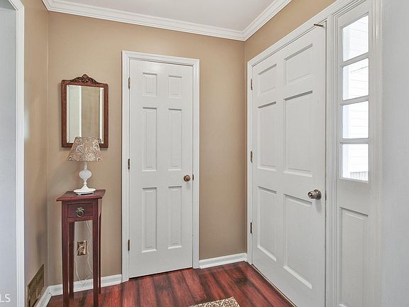 5th image of 155 Willow Lake Ln