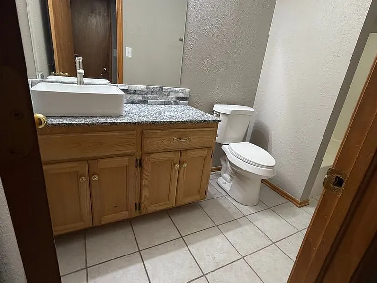 824-930 Railhead Dr — Photo 41