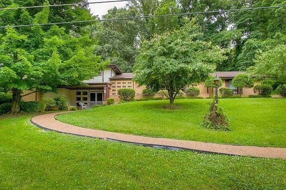2nd image of 307 Marshall Ct