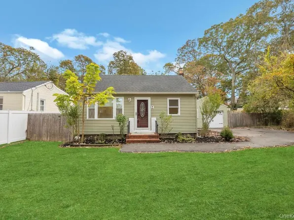 34 Ormond Avenue, Selden, NY 11784