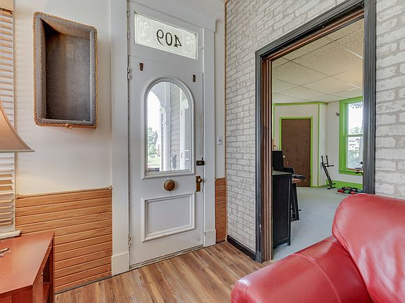 4th image of 409 E Washington St