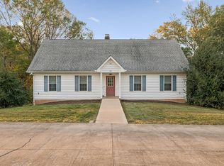 542 Ampthill Rd, Cartersville, VA 23027