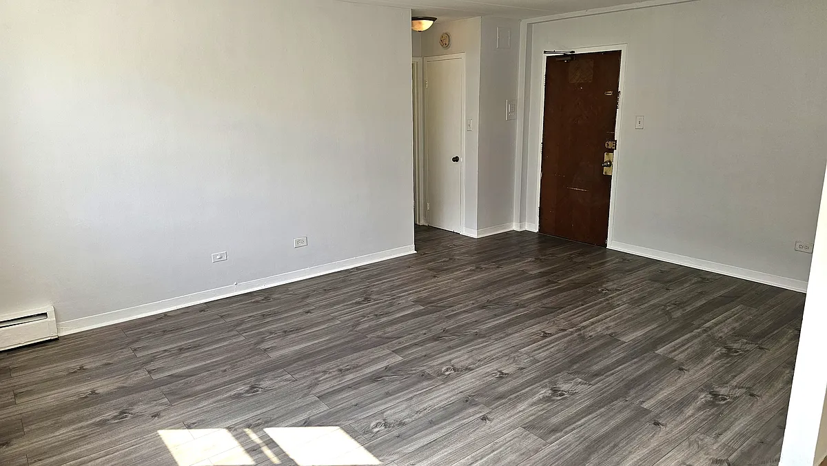 Building Photo - 2025 W Granville Ave #305