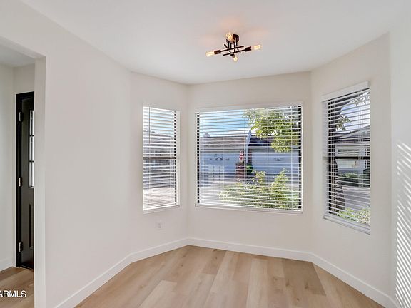 4th image of 226 E CAMPO BELLO Drive