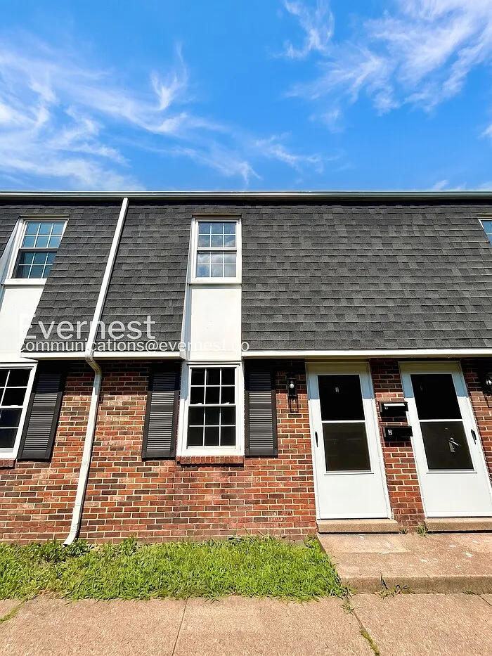 2 bed, 1.0 bath, 840 sqft, $1,595 — Photo 1