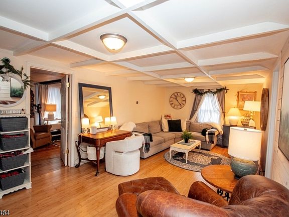 5th image of 70 S Shore Rd