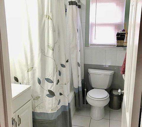 2nd image of 877 Farmington Ave APT 206