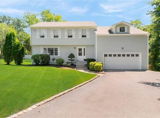 14 Mary Ann Dr, Cranston, RI 02921