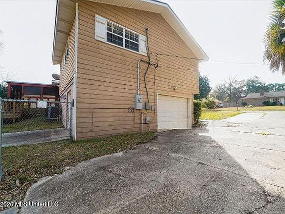 4th image of 774 Sharon Hills Dr