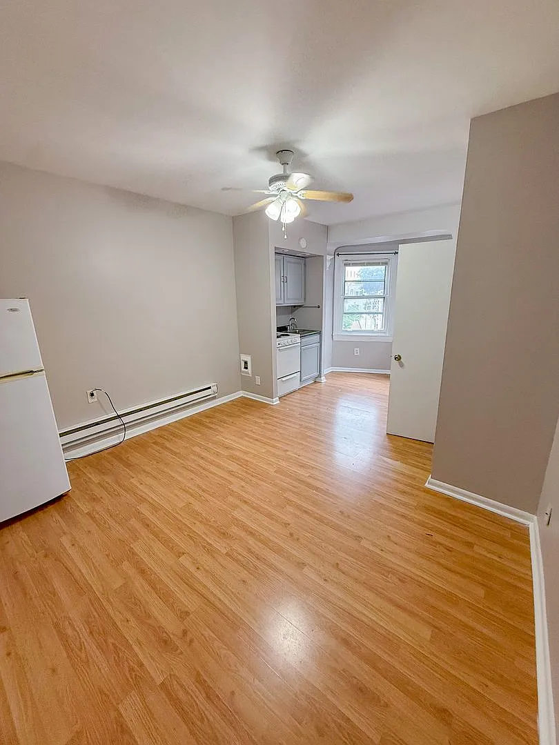 1121 Spruce St — Photo 1